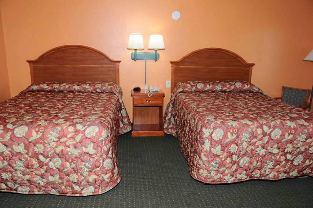 American Inn Кліберн Номер фото