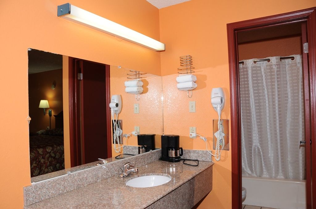 American Inn Кліберн Номер фото