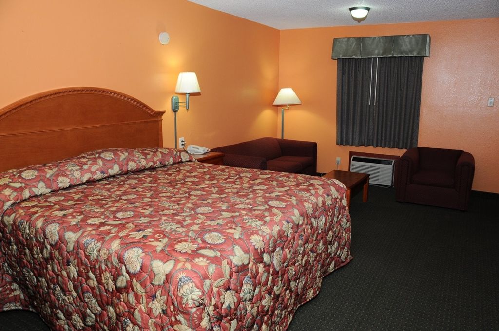 American Inn Кліберн Номер фото