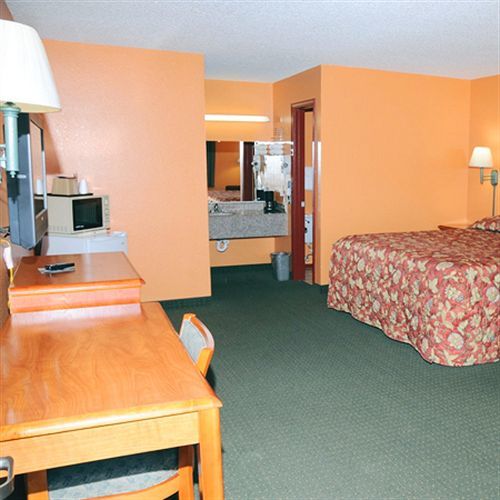 American Inn Кліберн Екстер'єр фото