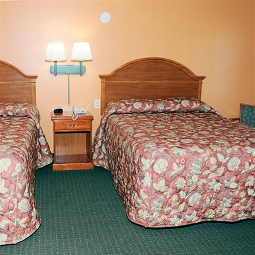 American Inn Кліберн Екстер'єр фото