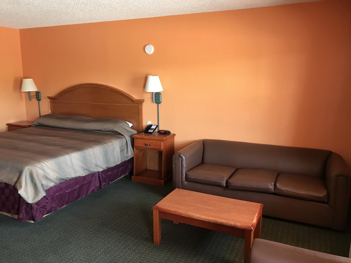 American Inn Кліберн Екстер'єр фото
